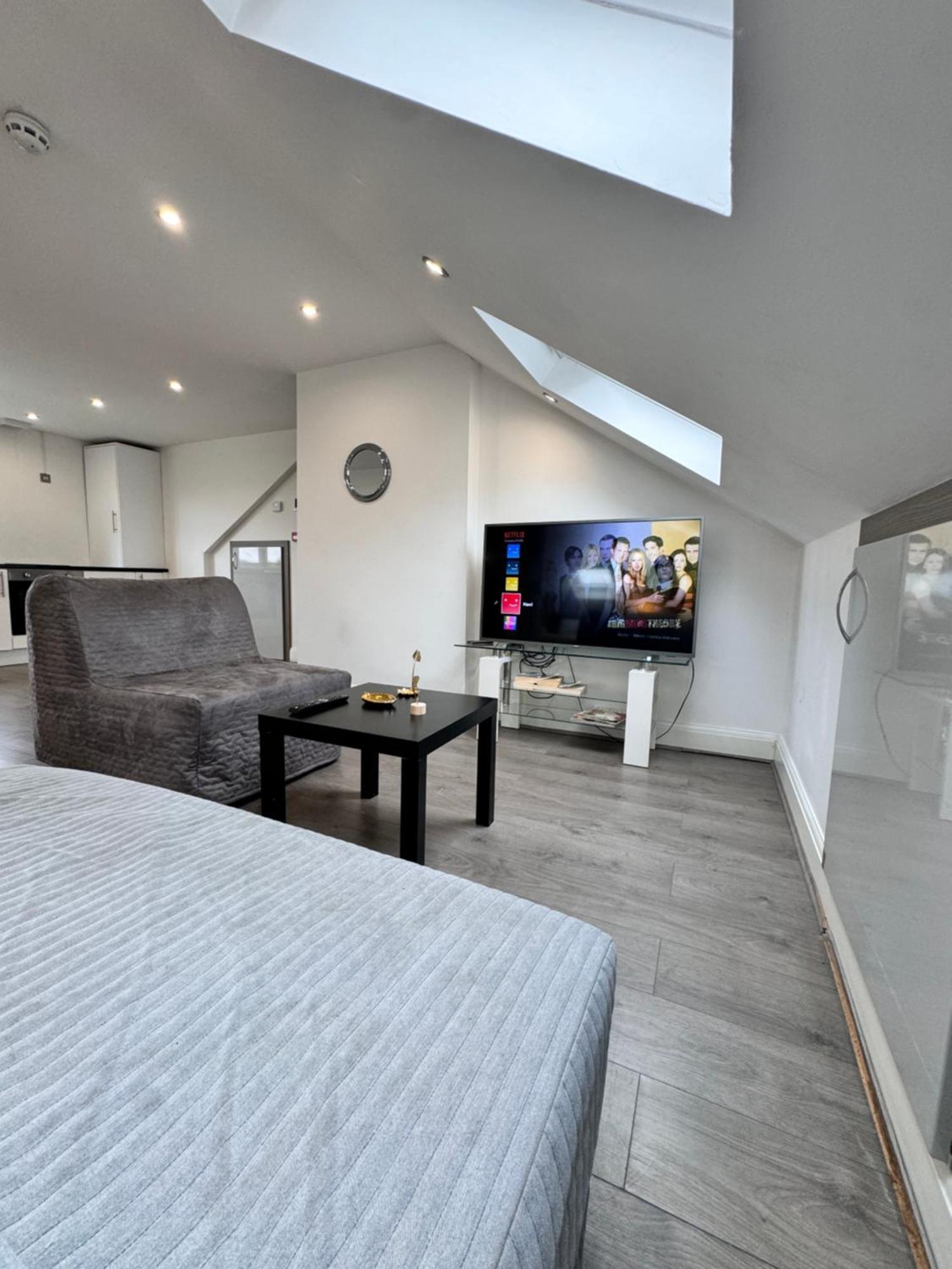 Hatton Apartments Heathrow Airport- Free Parking-Free Underground To And From Heathrow Airport Hatton Cross See Picture-See London Fast Hatton Cross To Central London 30Min 外观 照片