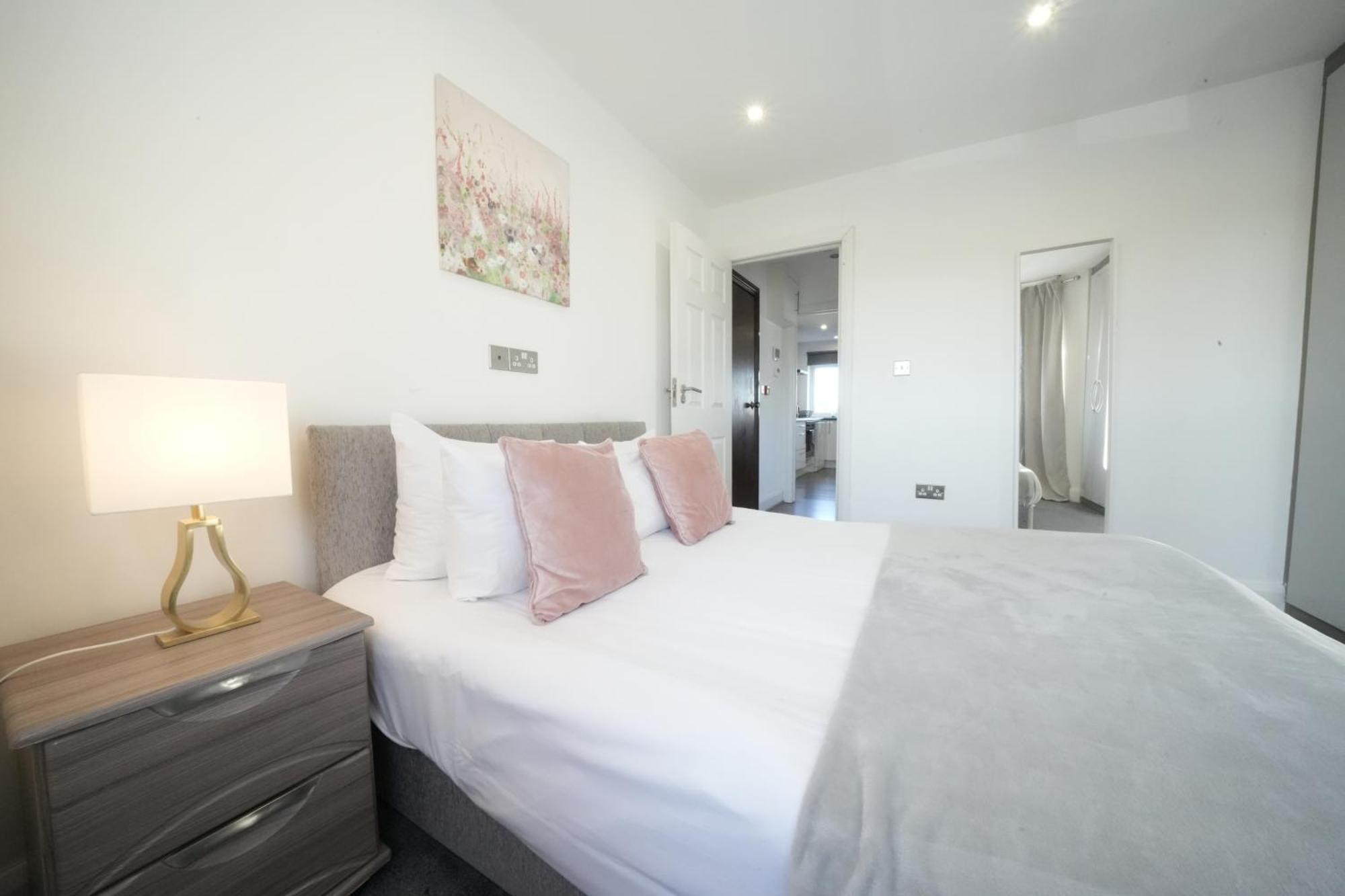 Hatton Apartments Heathrow Airport- Free Parking-Free Underground To And From Heathrow Airport Hatton Cross See Picture-See London Fast Hatton Cross To Central London 30Min 外观 照片