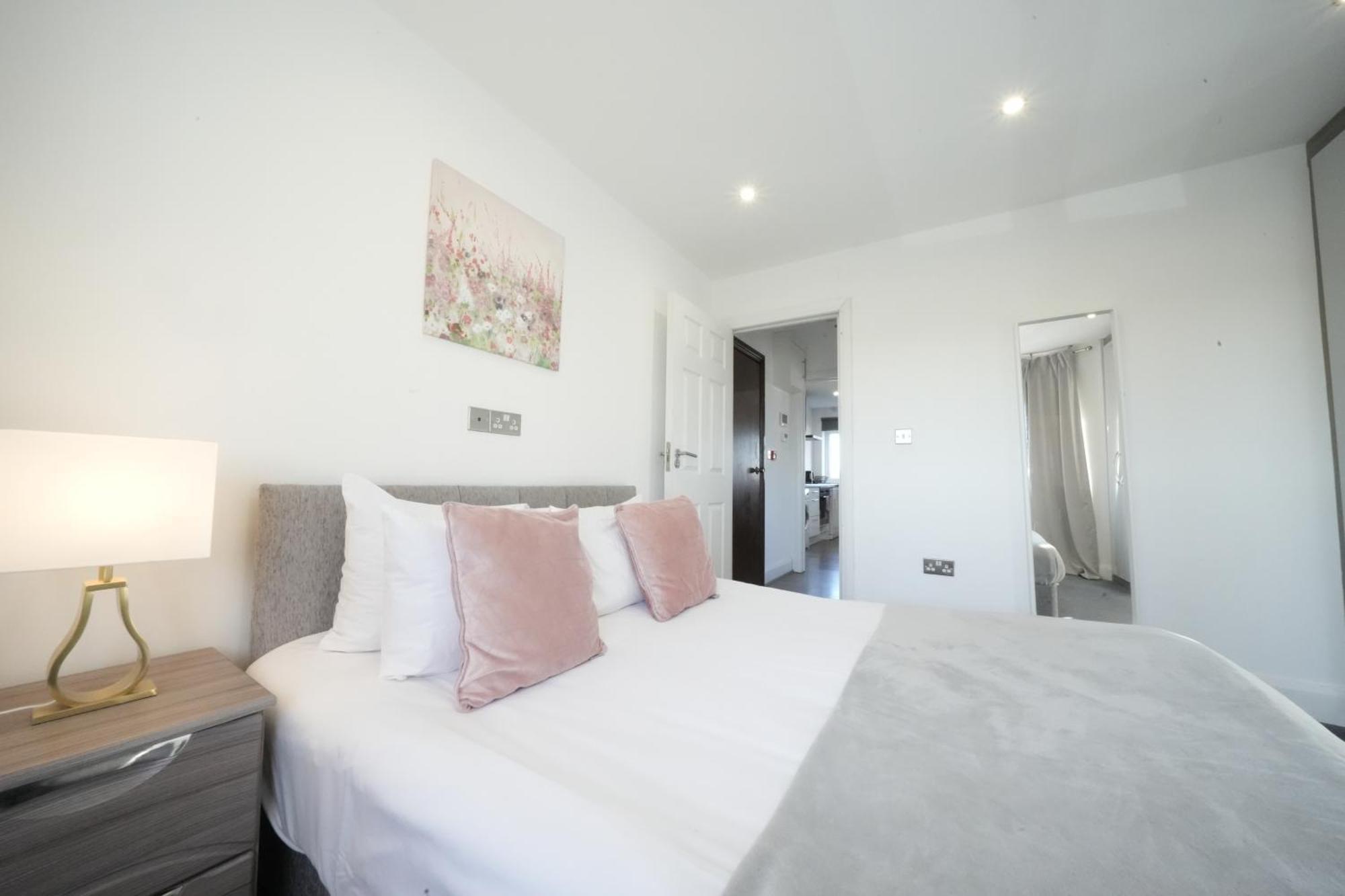 Hatton Apartments Heathrow Airport- Free Parking-Free Underground To And From Heathrow Airport Hatton Cross See Picture-See London Fast Hatton Cross To Central London 30Min 外观 照片