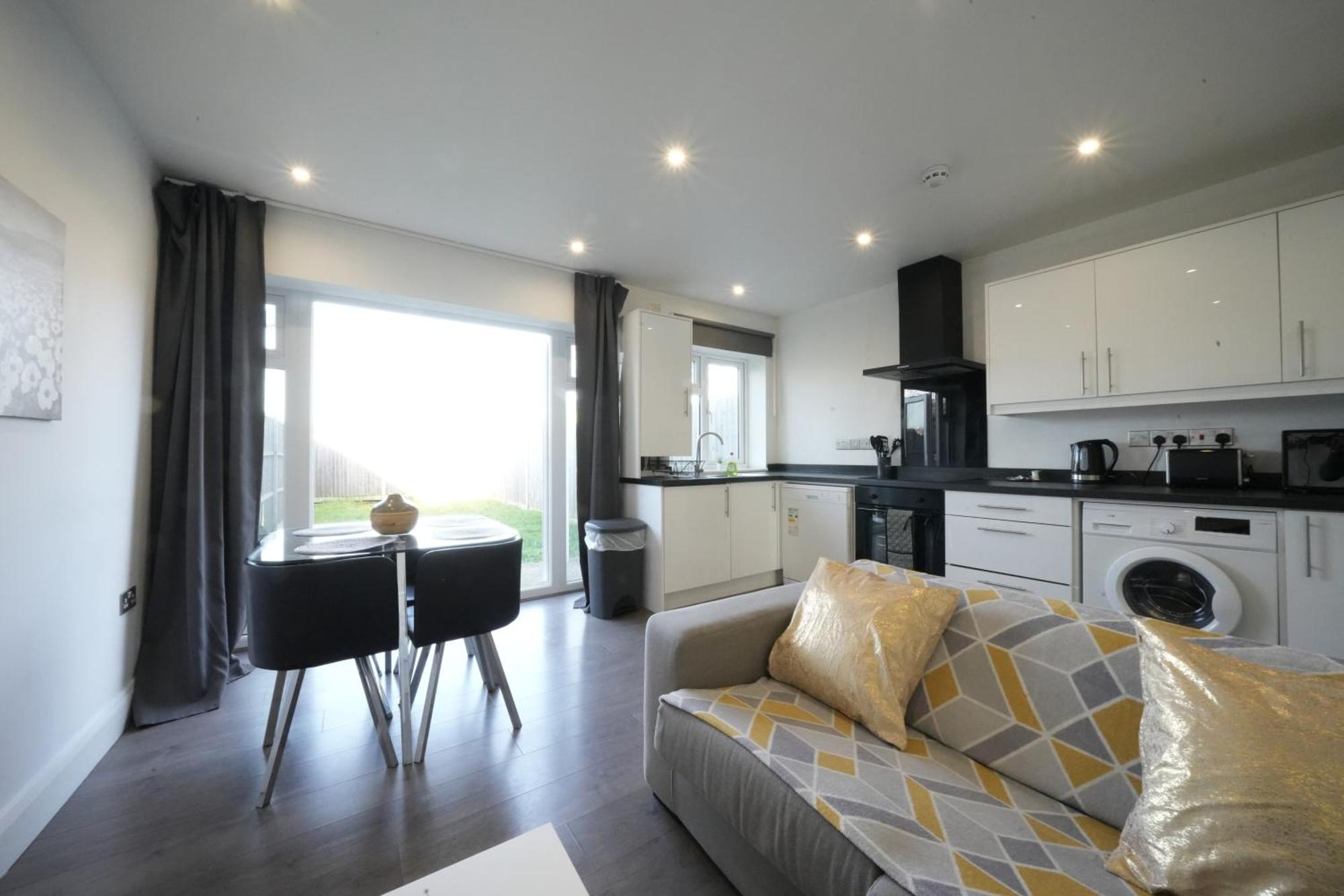 Hatton Apartments Heathrow Airport- Free Parking-Free Underground To And From Heathrow Airport Hatton Cross See Picture-See London Fast Hatton Cross To Central London 30Min 外观 照片