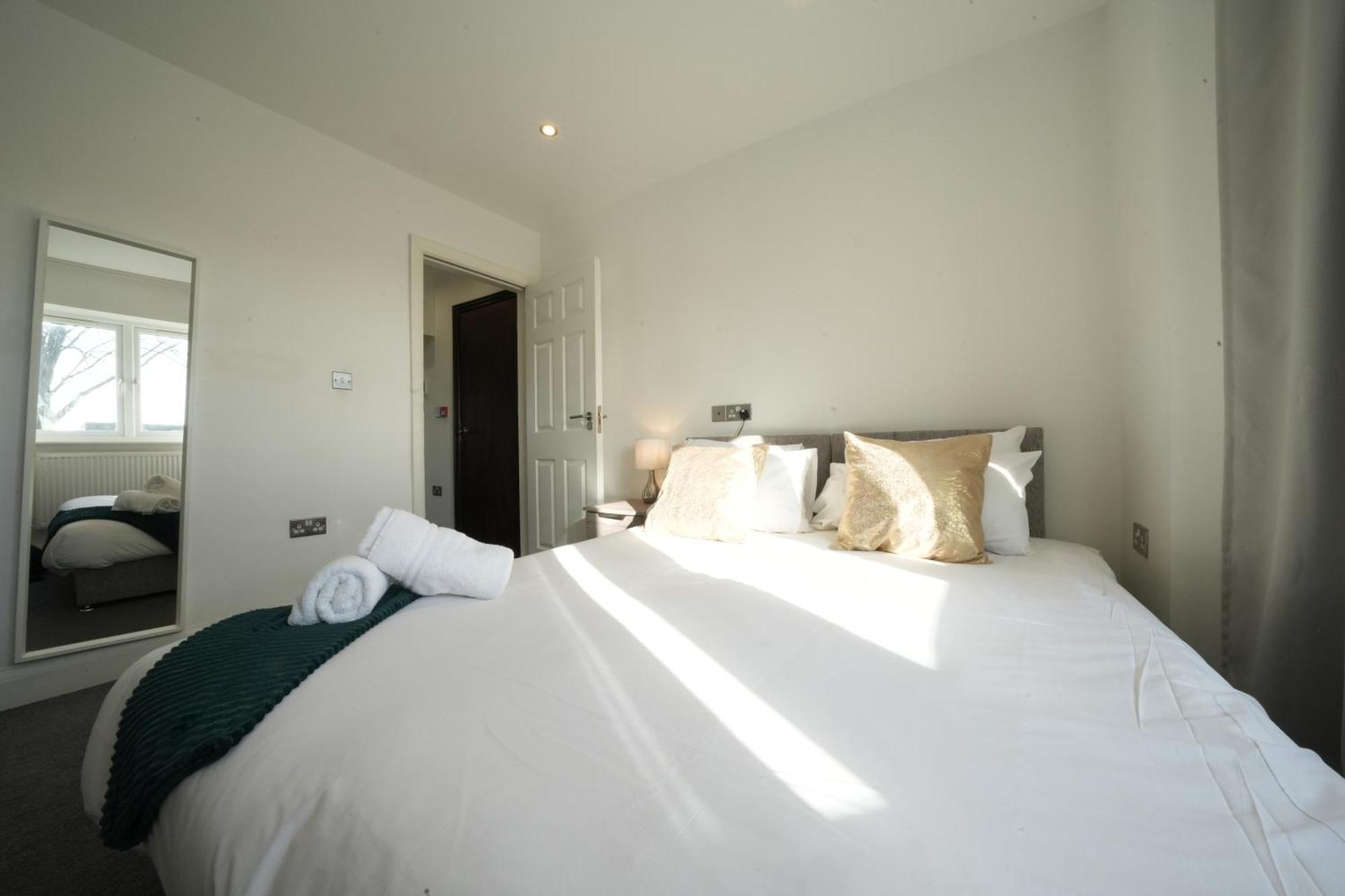 Hatton Apartments Heathrow Airport- Free Parking-Free Underground To And From Heathrow Airport Hatton Cross See Picture-See London Fast Hatton Cross To Central London 30Min 外观 照片