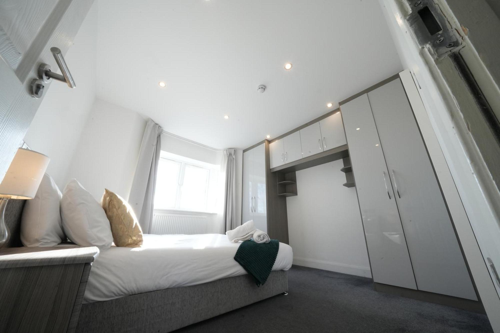 Hatton Apartments Heathrow Airport- Free Parking-Free Underground To And From Heathrow Airport Hatton Cross See Picture-See London Fast Hatton Cross To Central London 30Min 外观 照片