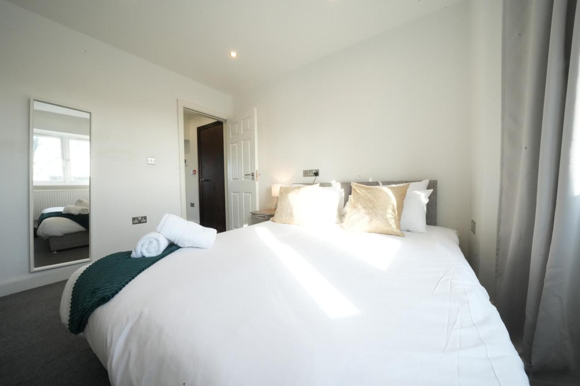 Hatton Apartments Heathrow Airport- Free Parking-Free Underground To And From Heathrow Airport Hatton Cross See Picture-See London Fast Hatton Cross To Central London 30Min 外观 照片