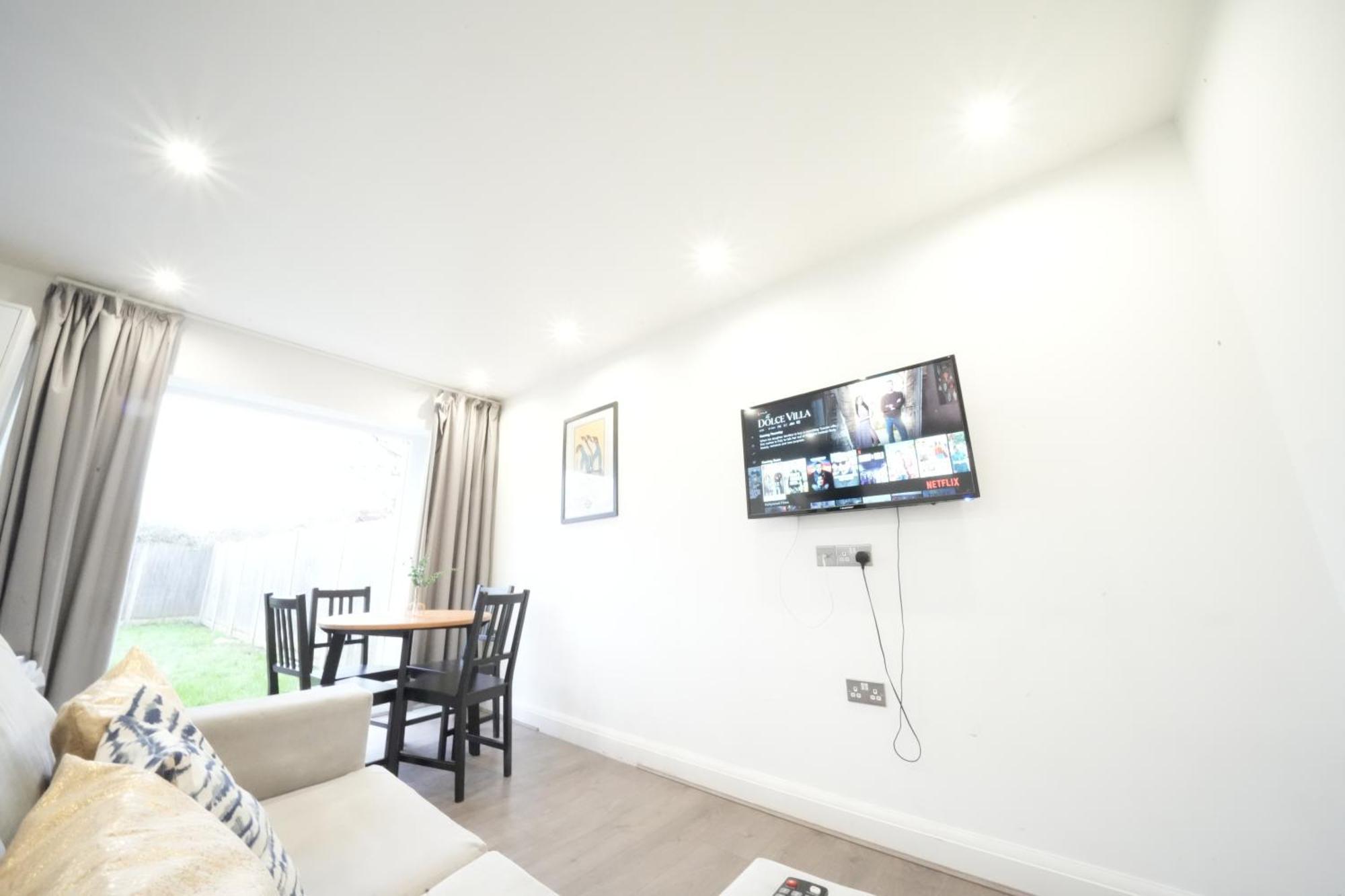 Hatton Apartments Heathrow Airport- Free Parking-Free Underground To And From Heathrow Airport Hatton Cross See Picture-See London Fast Hatton Cross To Central London 30Min 外观 照片